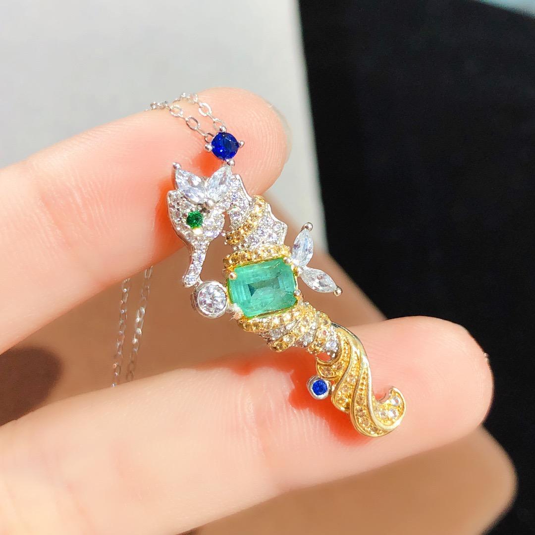 [DF]Enchanting Dual-tone S925 Silver Necklace with Emerald Gemstone Pendant - A Birthday Gift of Distinction