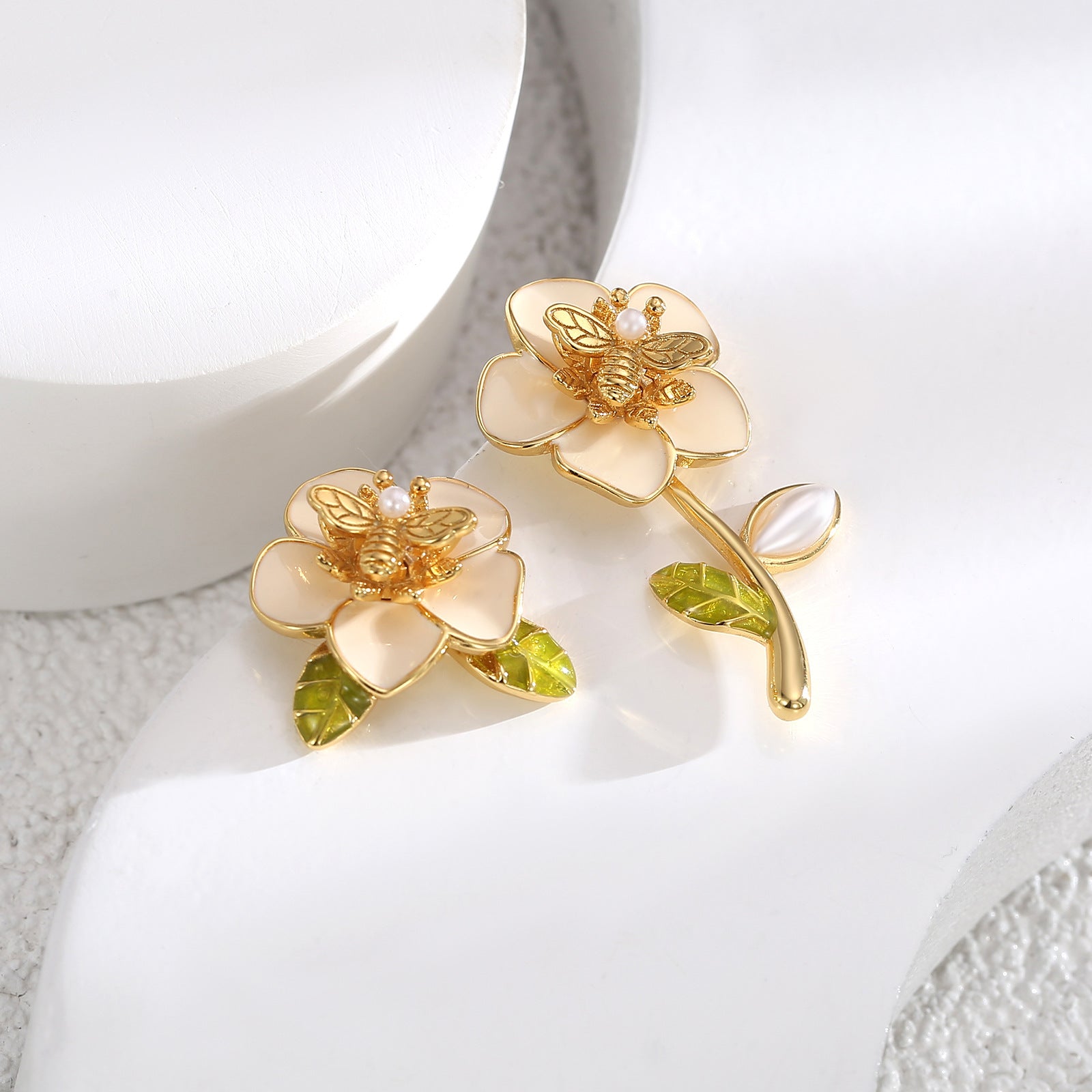 【DF】 boucles d'oreilles françaises à fleurs douces, asymétriques, niche, personnalité, tendance, mode dames, style coréen, bijoux