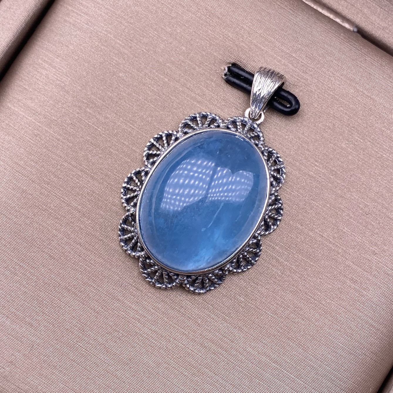 Aquamarine pendant s925 silver inlaid retro silver atmospheric crystal pendant