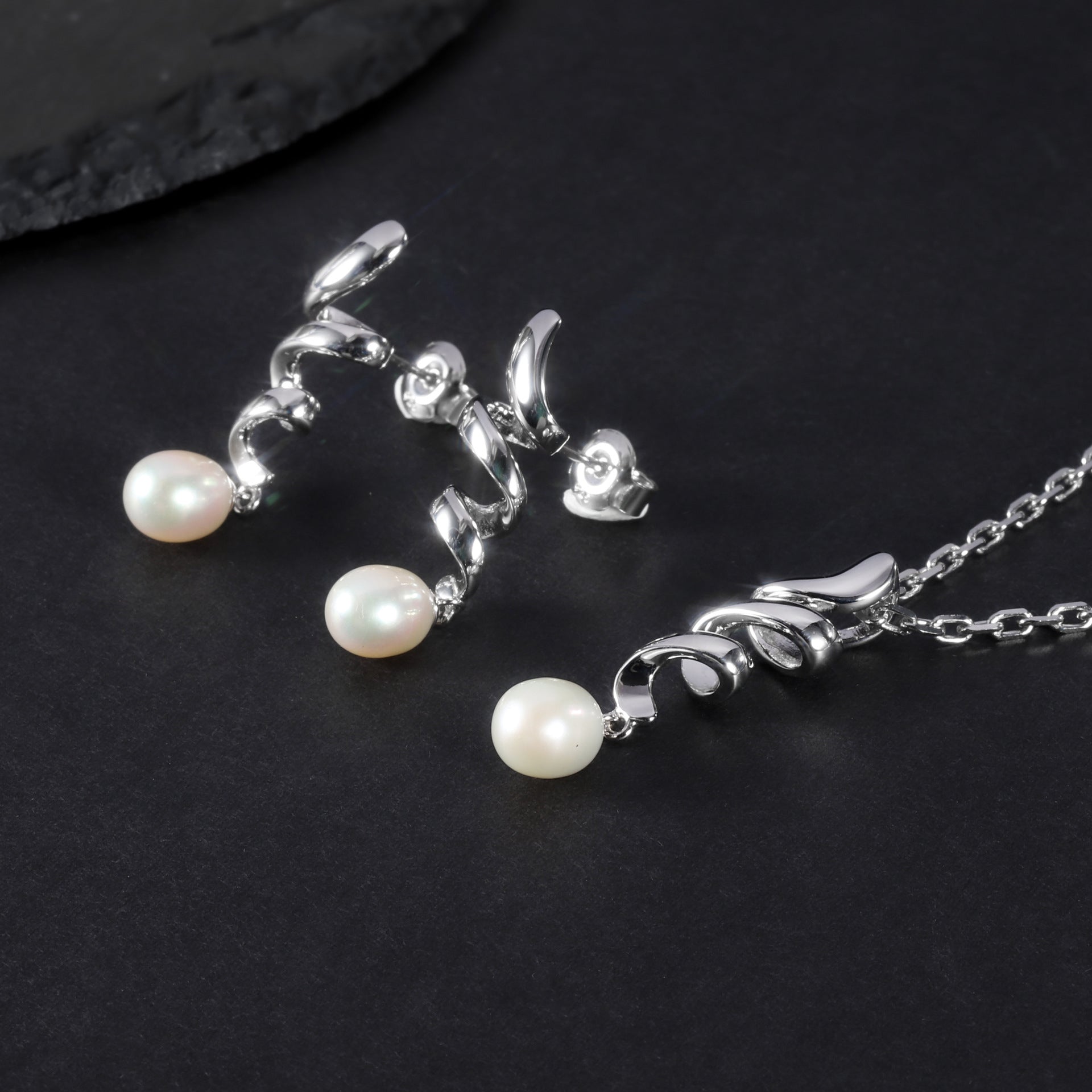 New S925 sterling silver natural freshwater pearl necklace personalized design fashion luxury clavicle necklace pendant