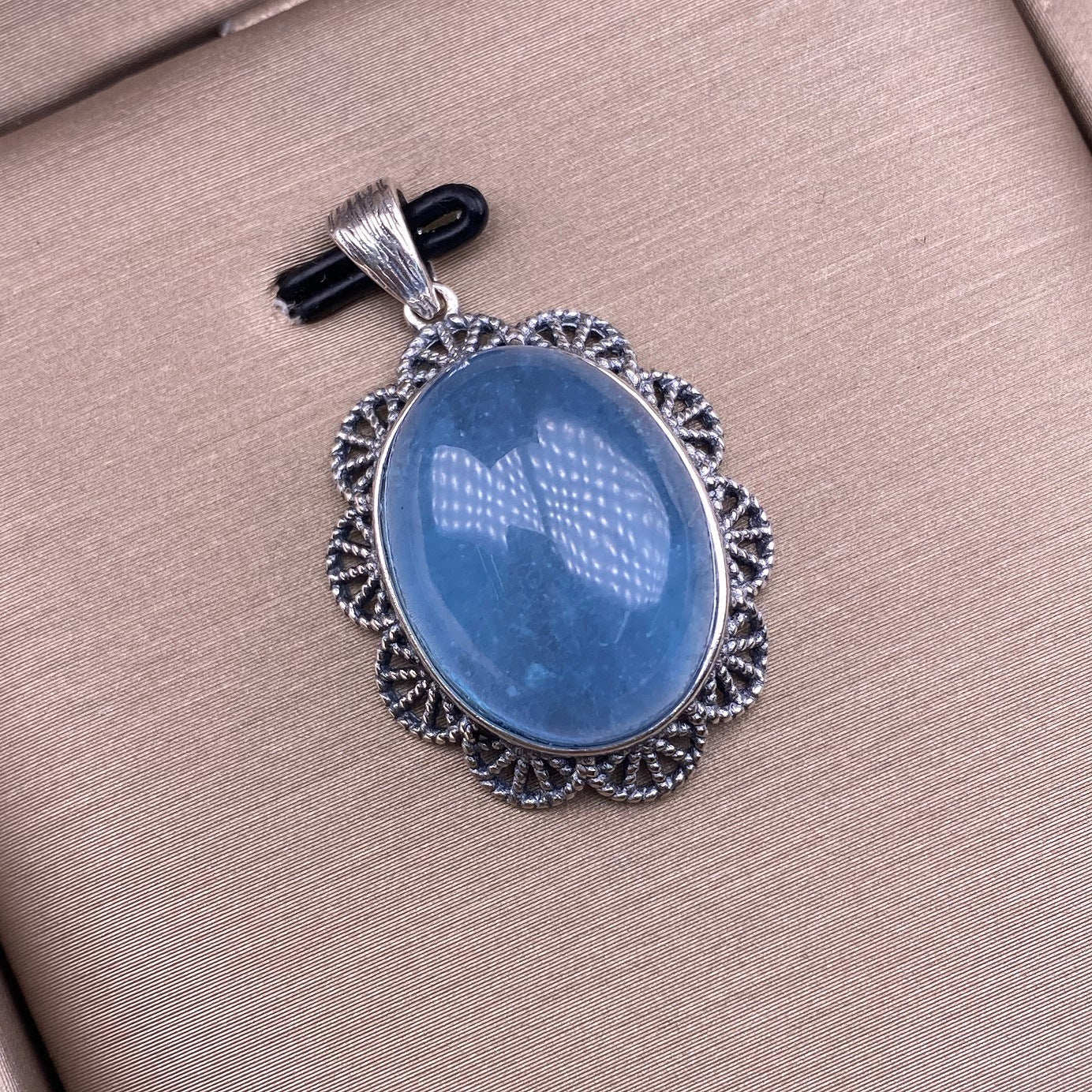 Aquamarine pendant s925 silver inlaid retro silver atmospheric crystal pendant