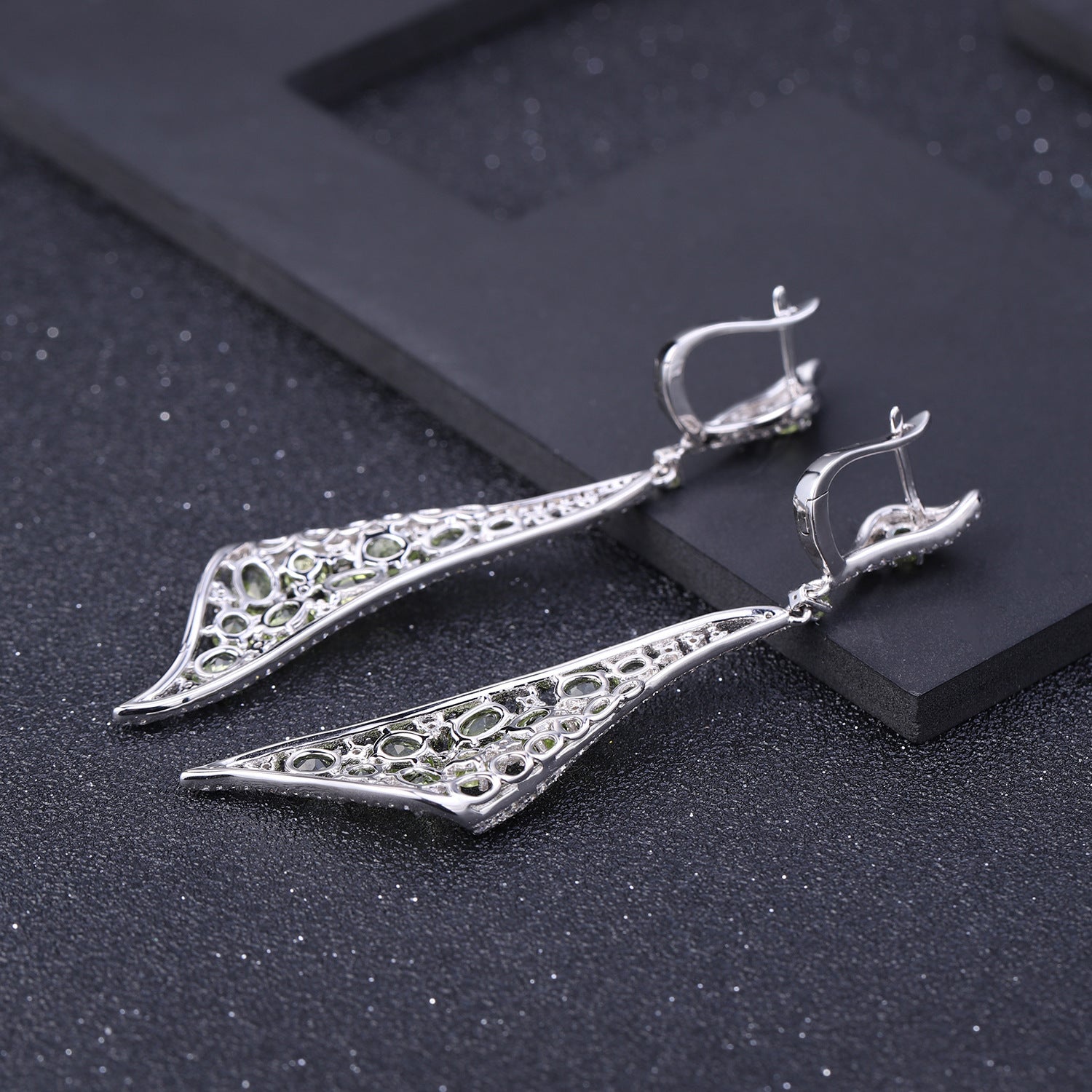 Boucles d'oreilles longues incrustées de pierres précieuses Boucles d'oreilles en argent 925 avec olivine naturelle