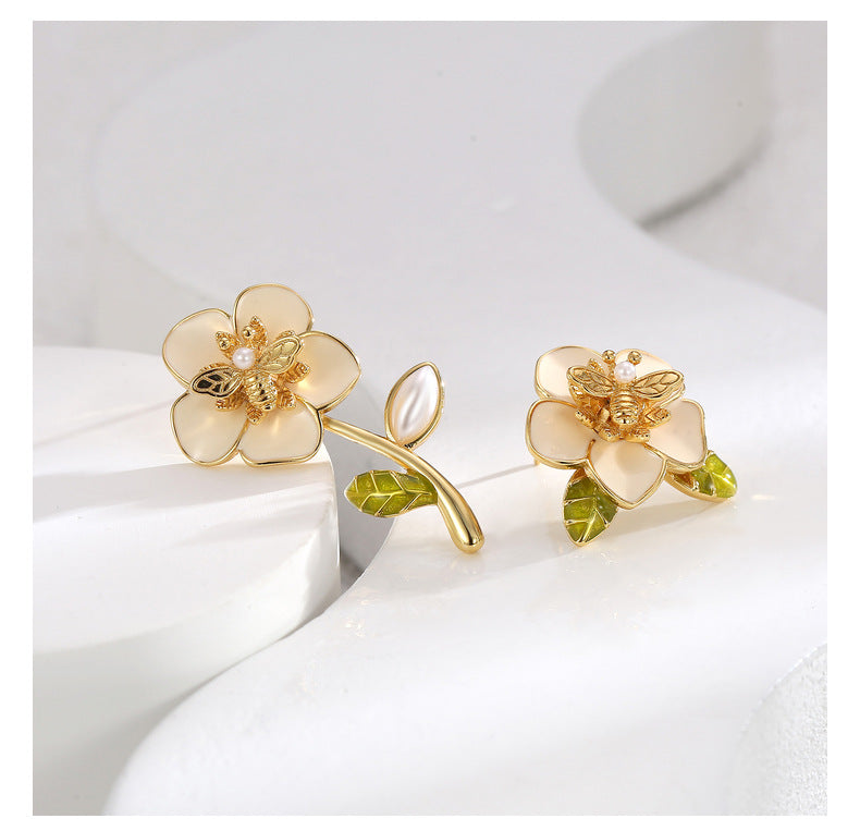 【DF】 boucles d'oreilles françaises à fleurs douces, asymétriques, niche, personnalité, tendance, mode dames, style coréen, bijoux
