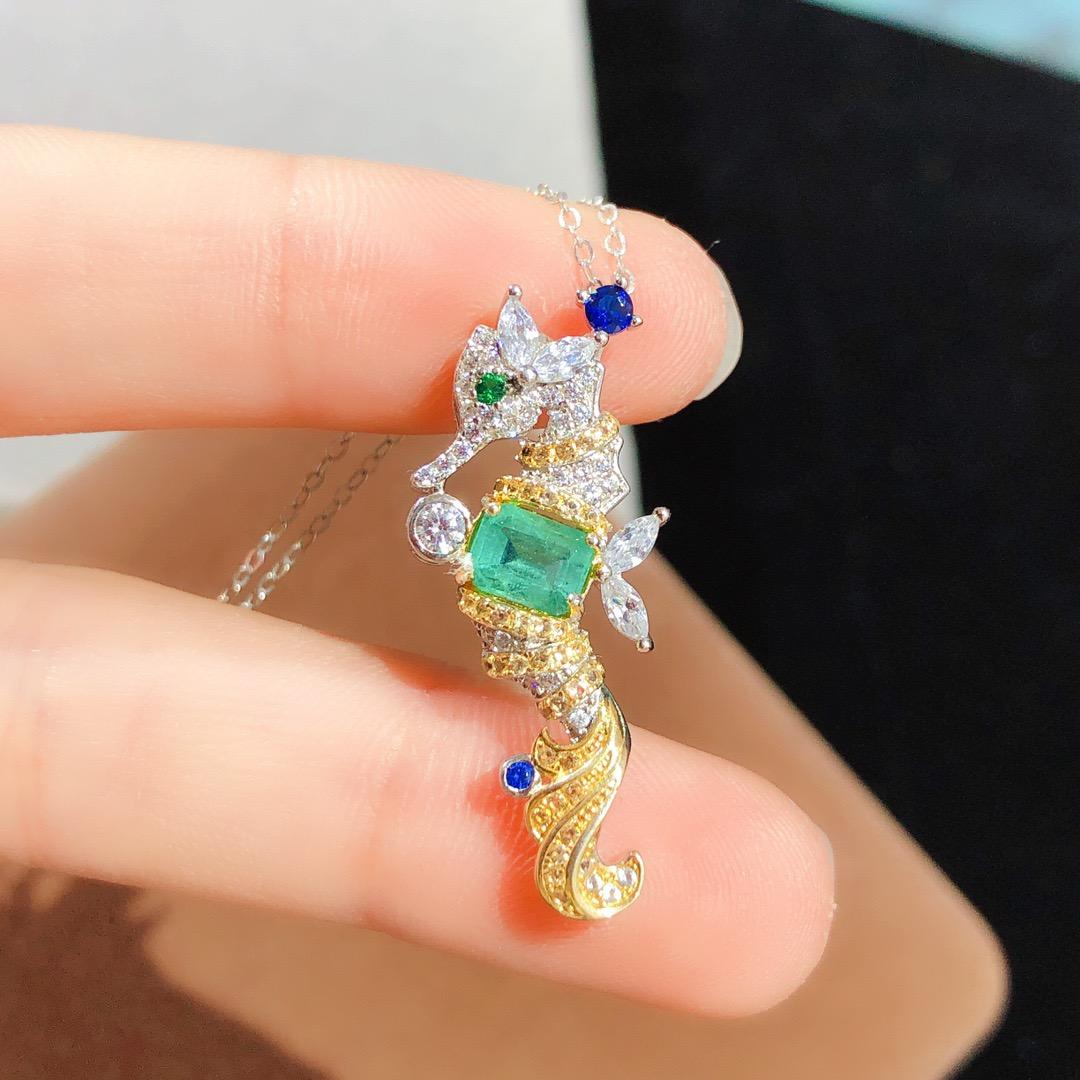 [DF]Enchanting Dual-tone S925 Silver Necklace with Emerald Gemstone Pendant - A Birthday Gift of Distinction